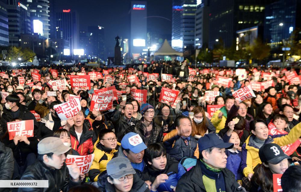 Hundreds of thousands rally in Seoul to demand Park's resignation