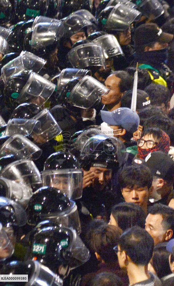 Up to 1 million S. Koreans rally to demand Park's resignation