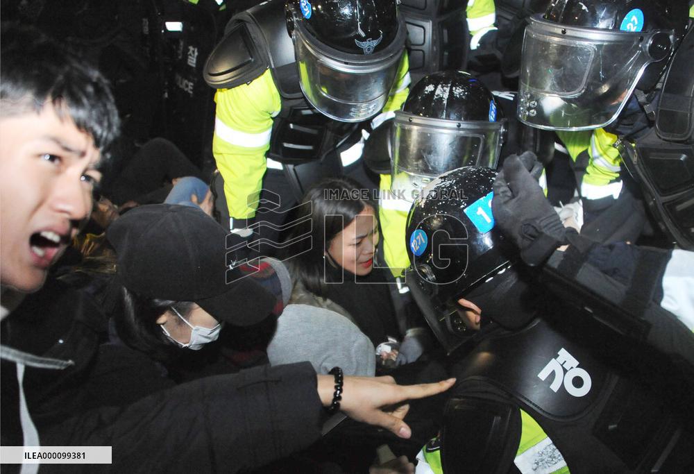 Up to 1 million S. Koreans rally to demand Park's resignation