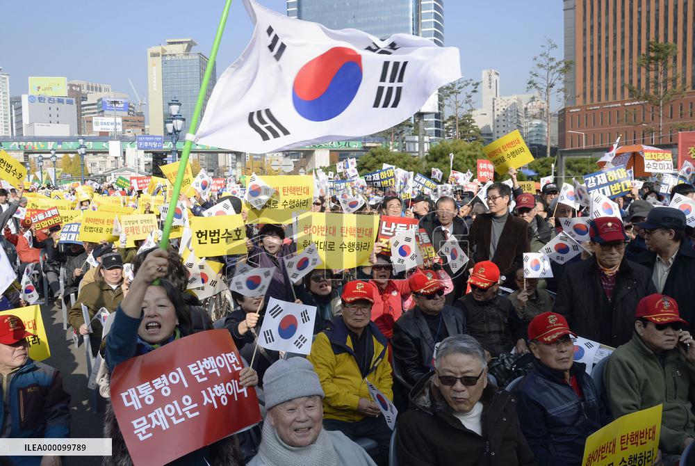Supporters of S. Korean President Park