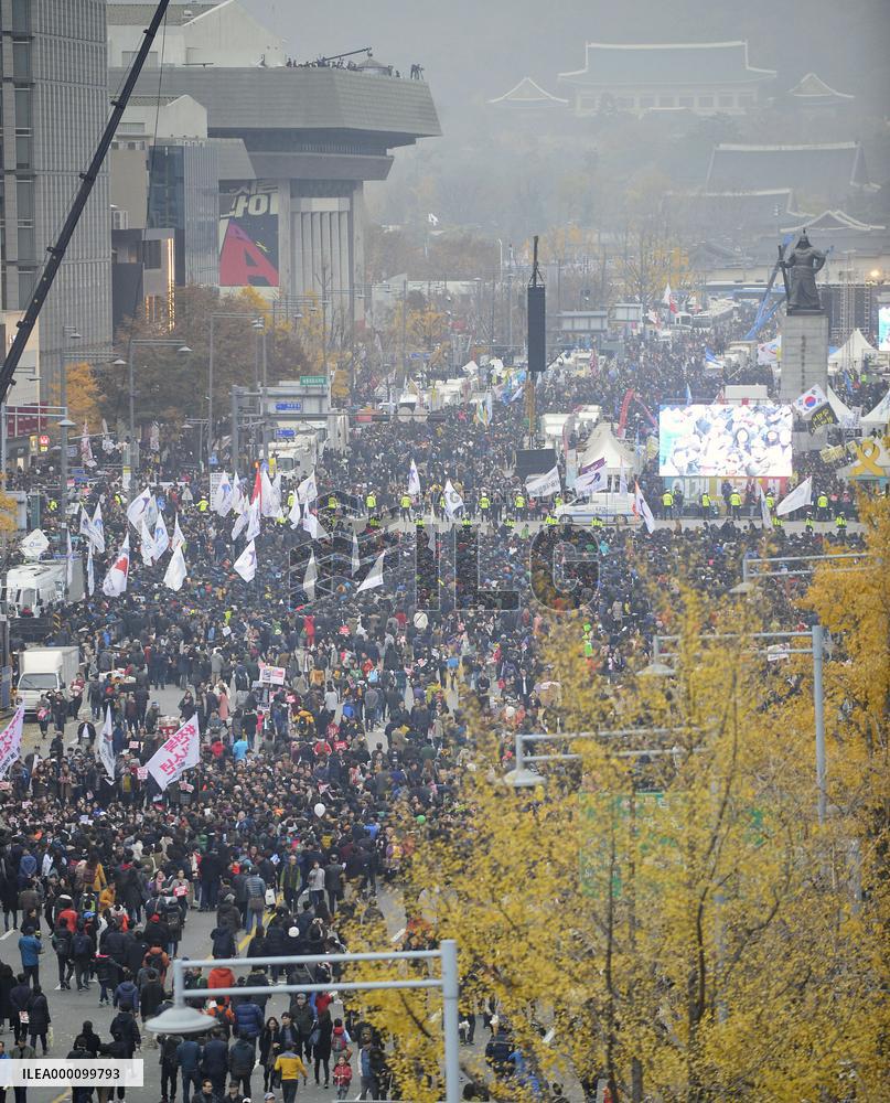 Opponents of S. Korean President Park