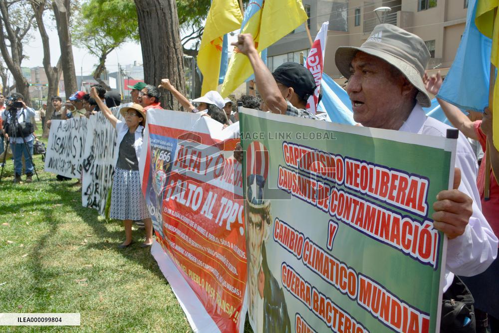 Anti-TPP protest in Peru