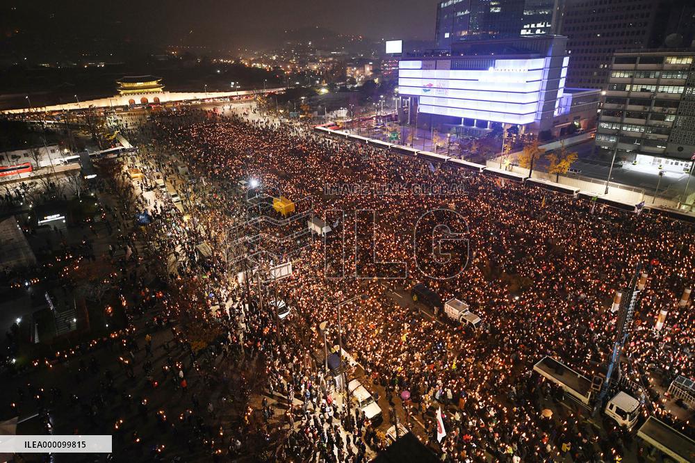 Opponents of S. Korean President Park
