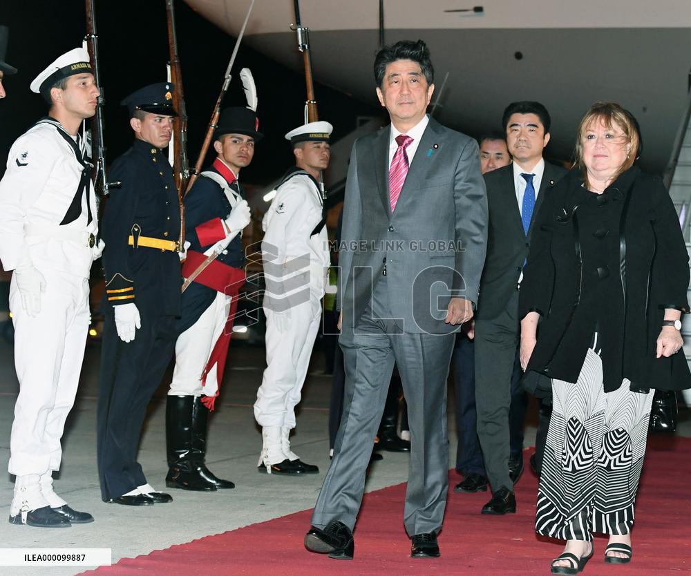 PM Abe arrives in Buenos Aires