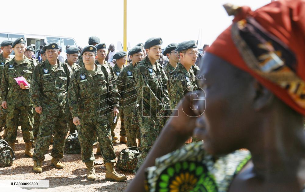 Japan troops tasked with new peacekeeping roles arrive in S. Sudan