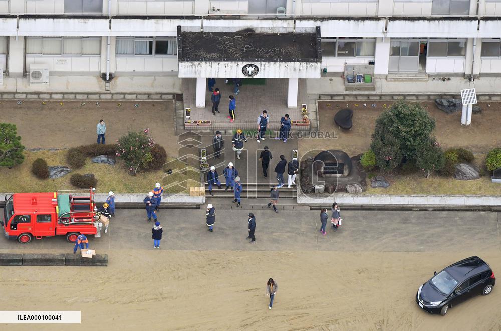 Residents in northeastern Japan evacuate after quake, tsunami warnings