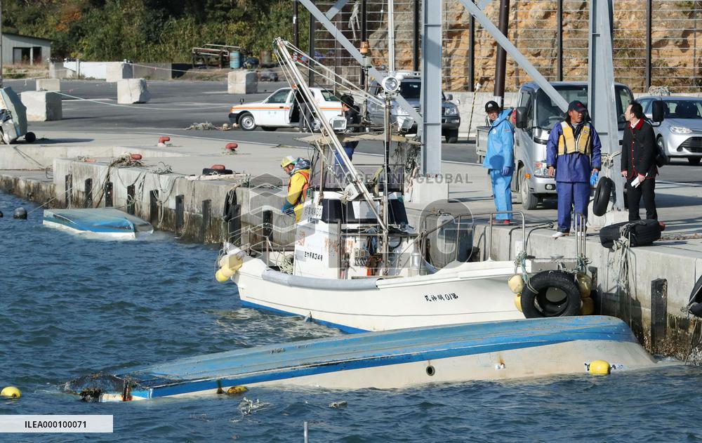 M7.4 quake hits northeastern Japan, causing tsunami