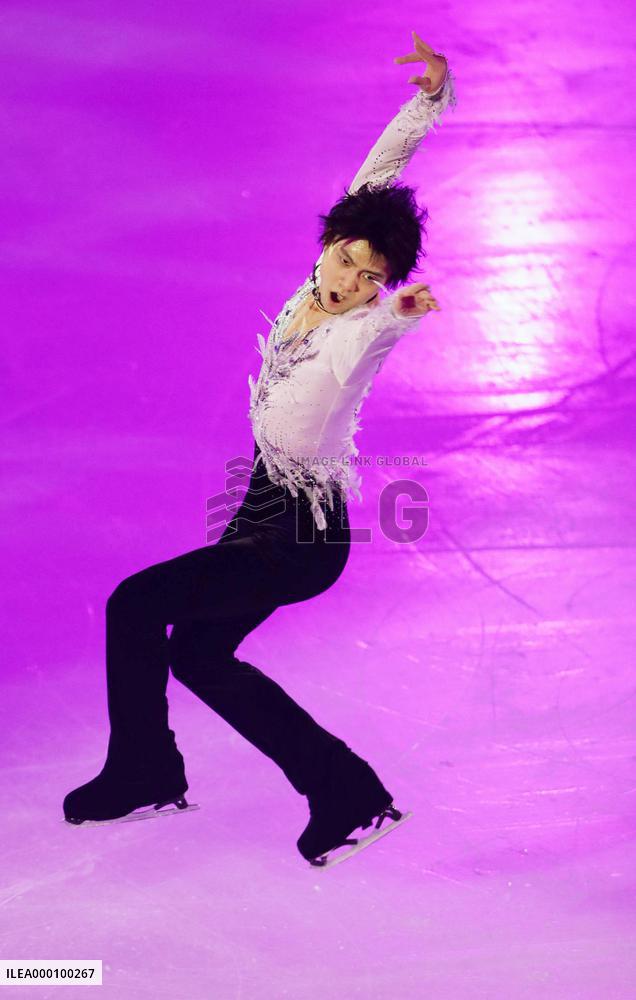 Japan's Hanyu wins NHK Trophy figure skating event