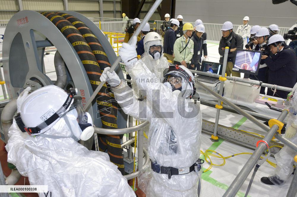 Test for Fukushima decommissioning revealed to media