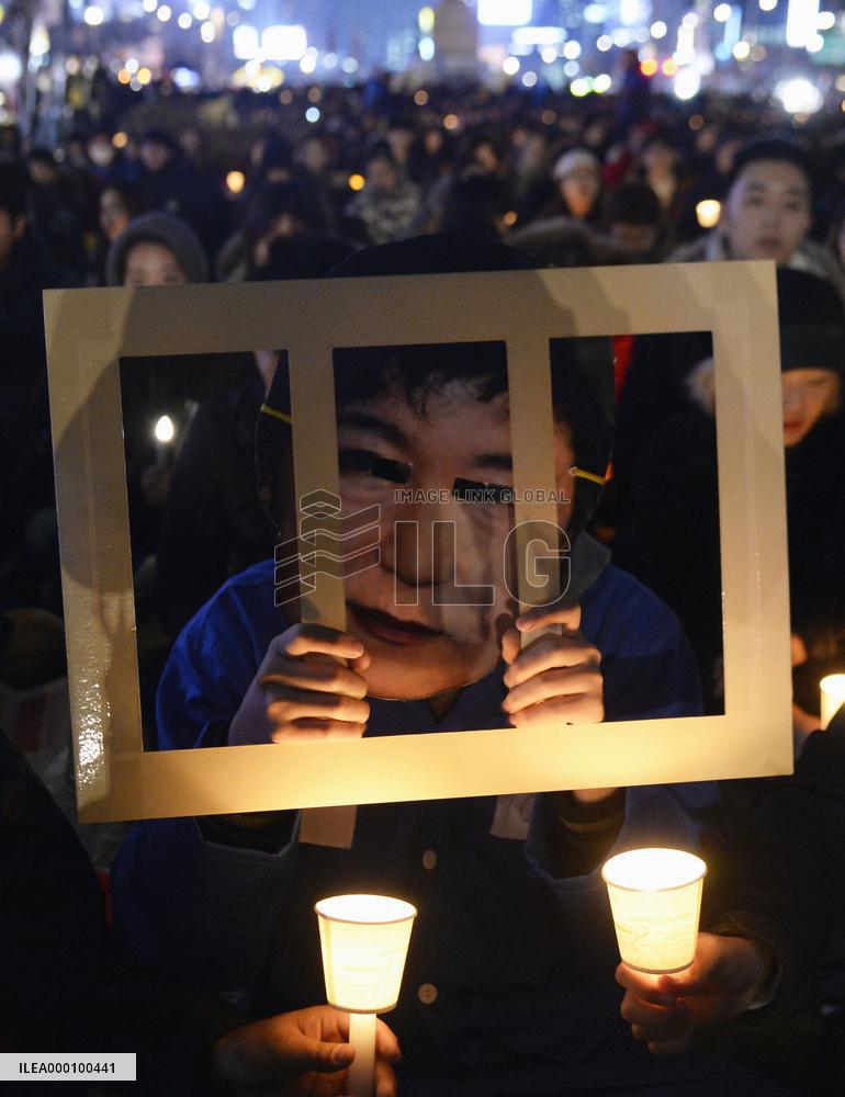Rally against embattled President Park continues