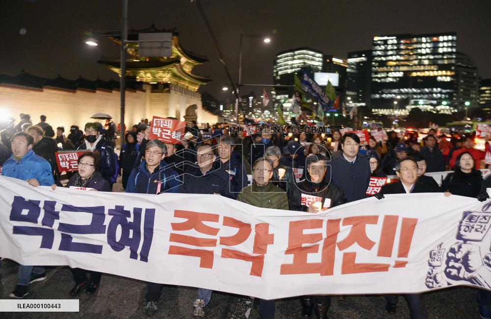 Rally against embattled President Park continues