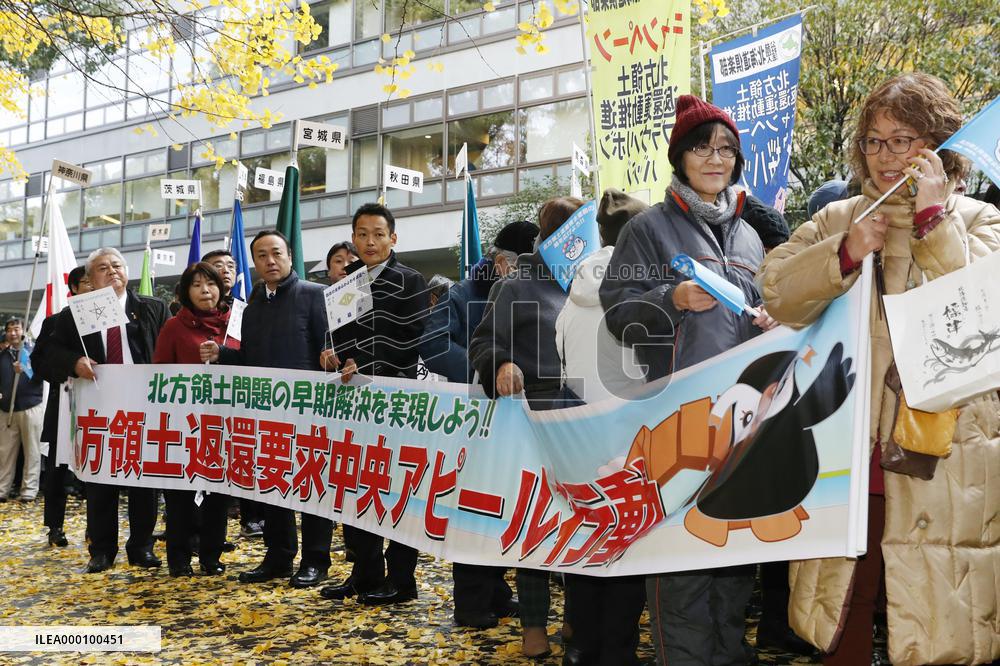 Demonstrators seek for return of northern isles in Tokyo