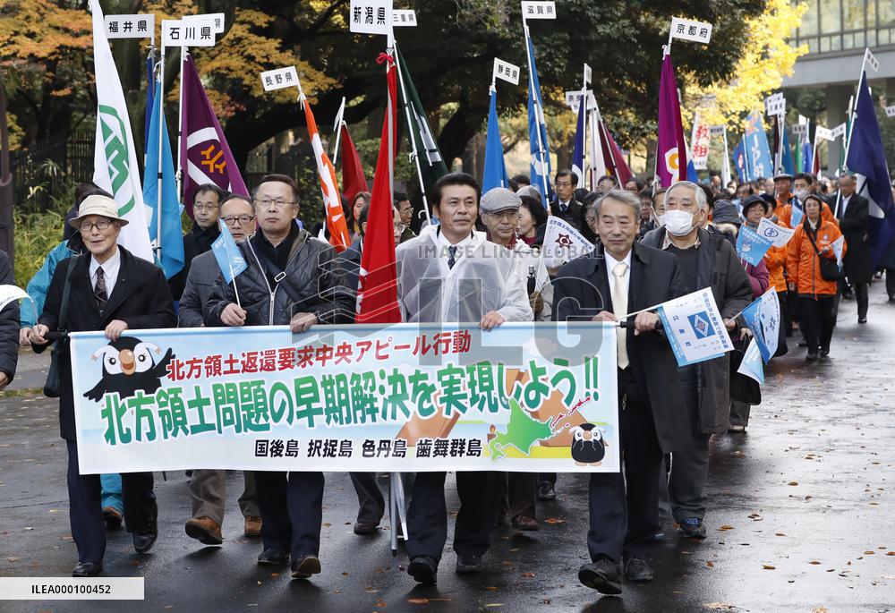 Demonstrators seek for return of northern isles in Tokyo