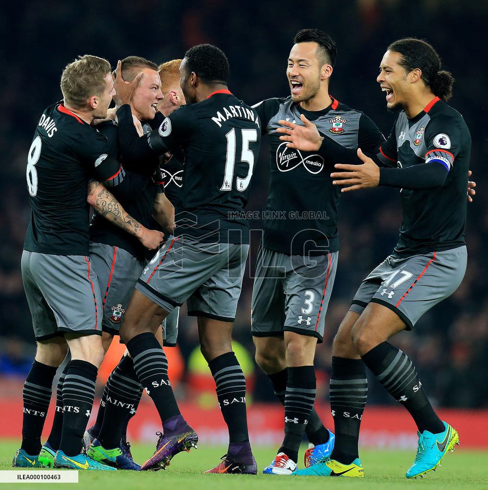 Soccer: Southampton advance to League Cup semifinals