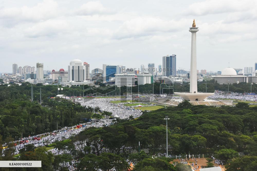 Mass protest against governor in Jakarta, 8 detained for treason