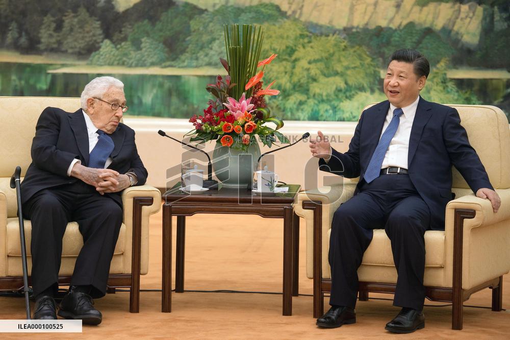 Xi meets former U.S. Secretary of State Kissinger