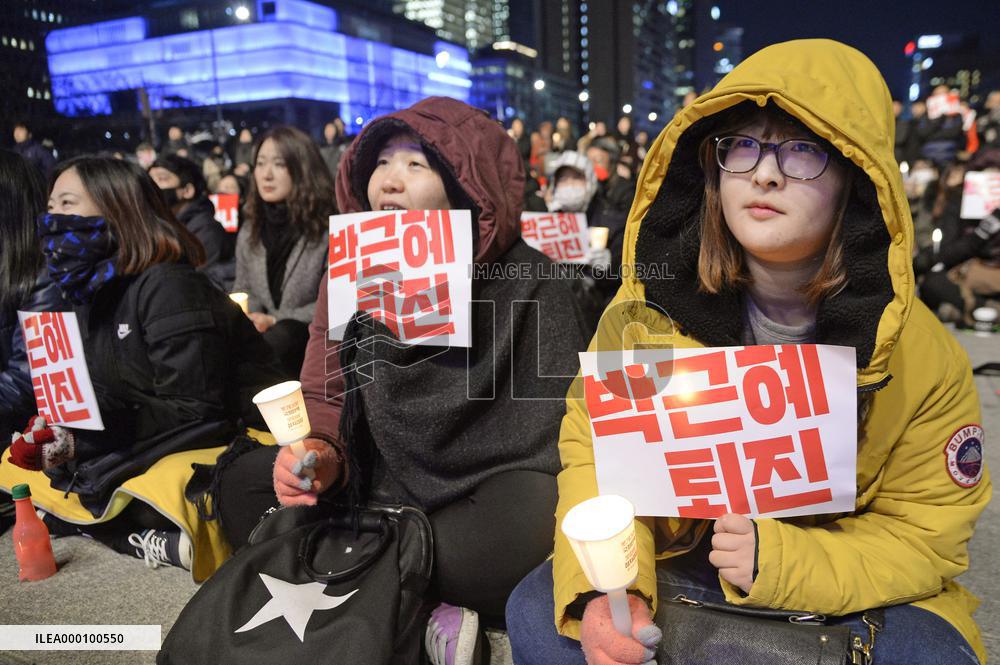 Rally continues to seek Park's resignation