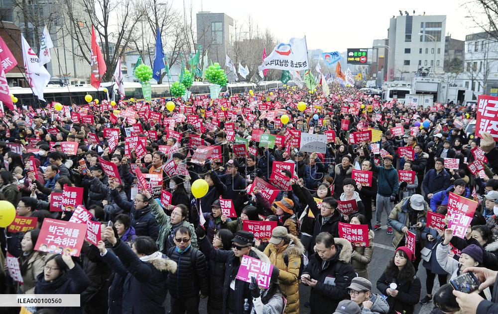 Rally continues to seek Park's resignation