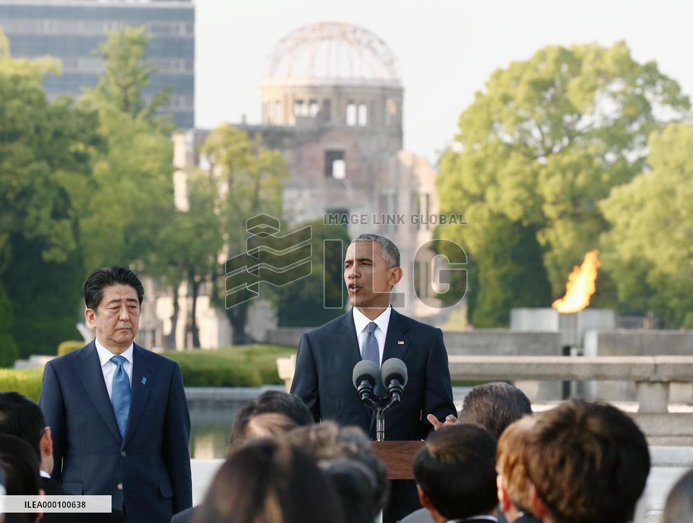 Scene from Obama's visit to Hiroshima