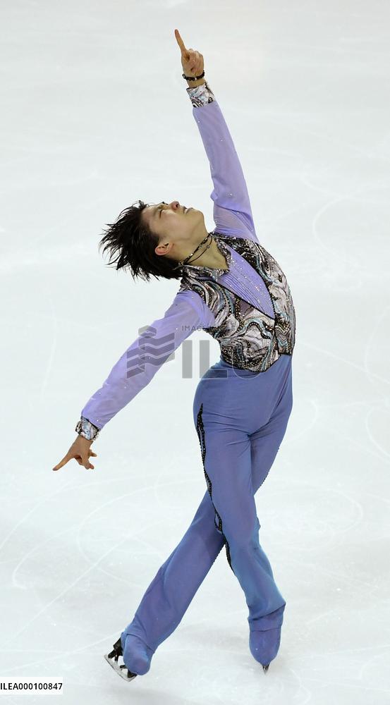 Hanyu takes lead with season's highest score in Grand Prix Final SP