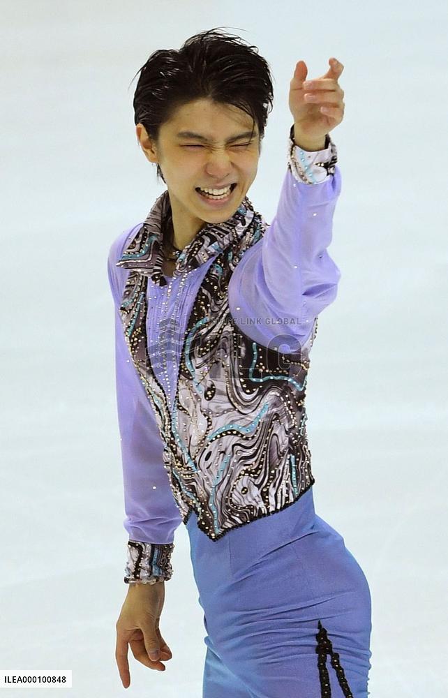 Hanyu takes lead with season's highest score in Grand Prix Final SP