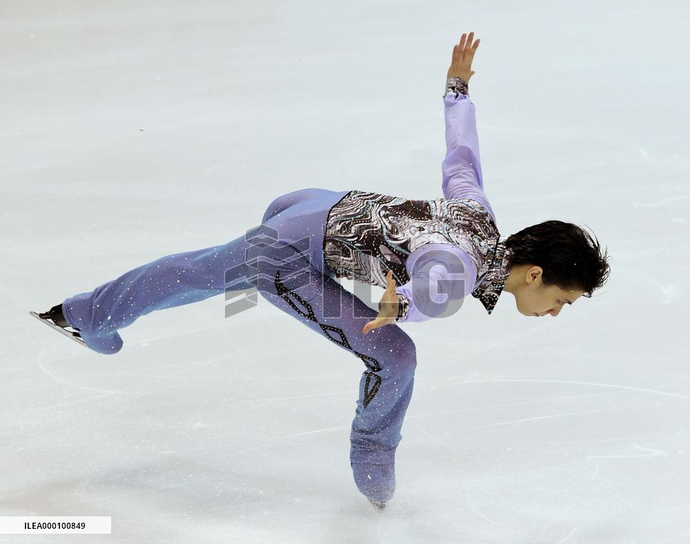 Hanyu takes lead with season's highest score in Grand Prix Final SP