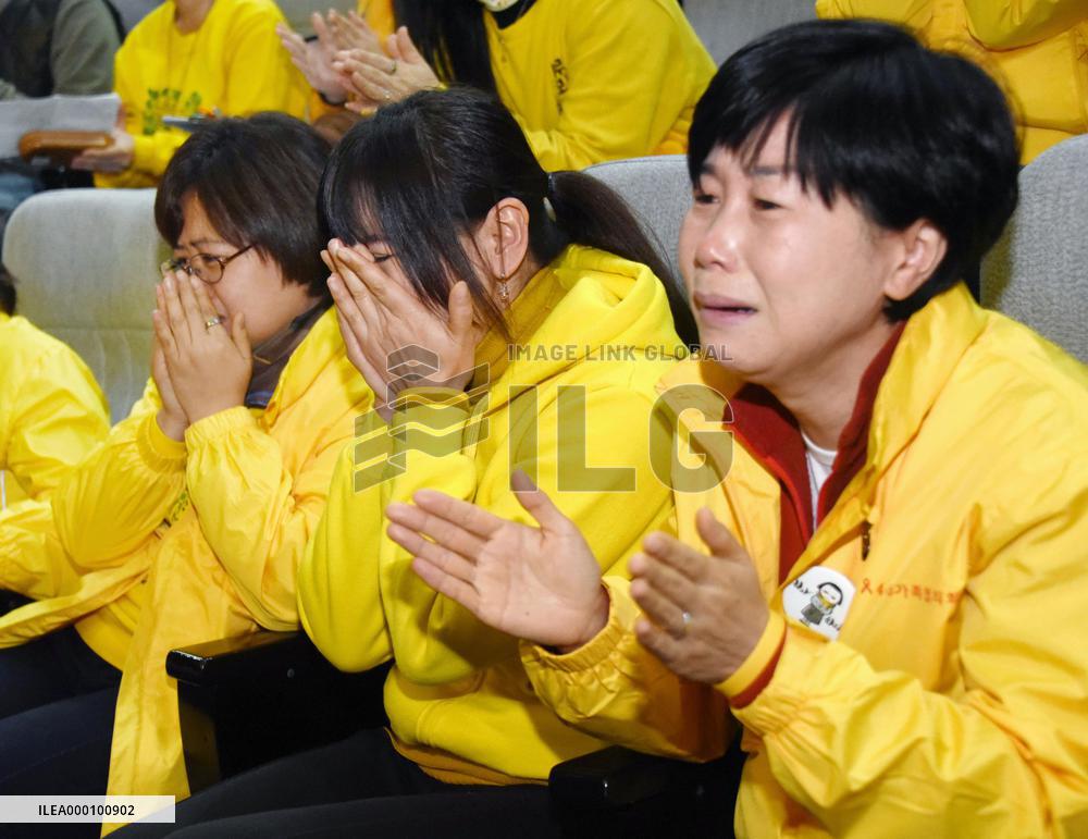 S. Korean parliament votes to impeach President Park