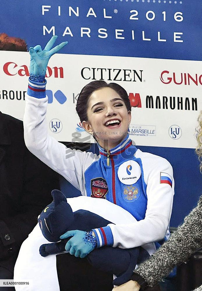 Figure skating: Medvedeva sets world record SP score