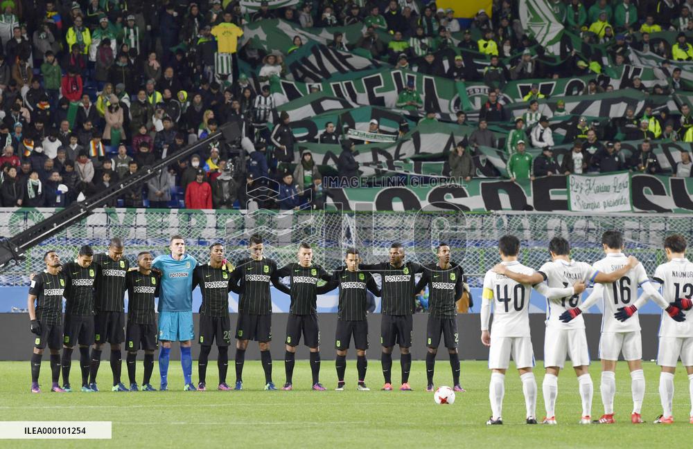 Soccer: Kashima, Nacional players mourn Brazilian players killed in plane crash