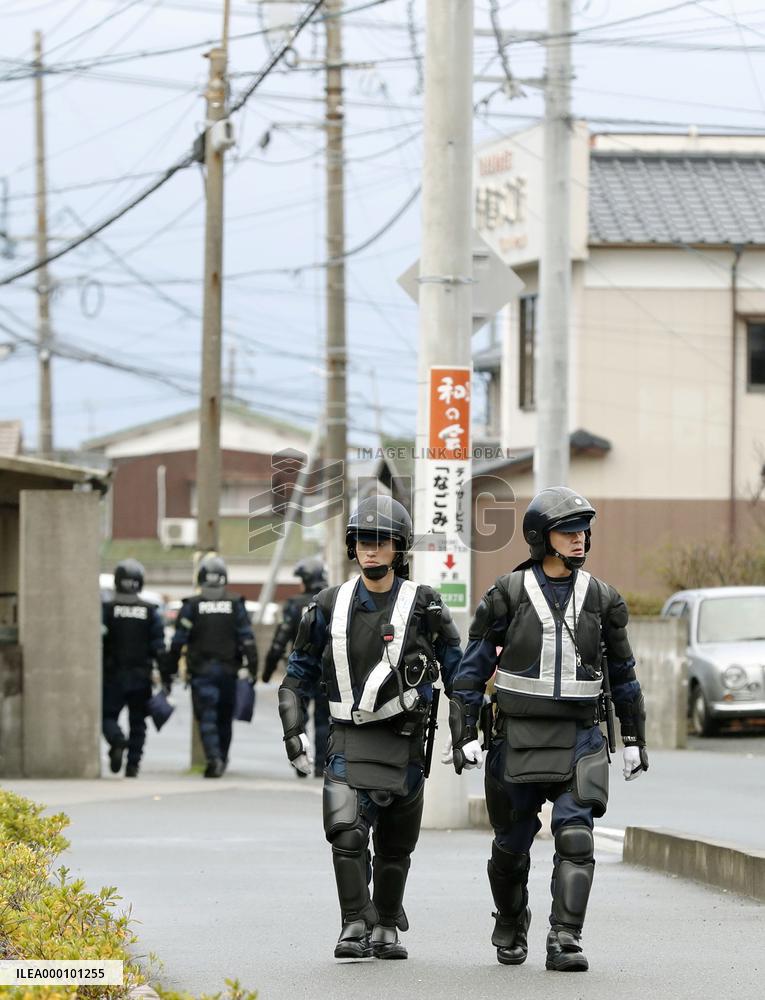 Abe, Putin to meet in hot spring resort, territorial row in focus