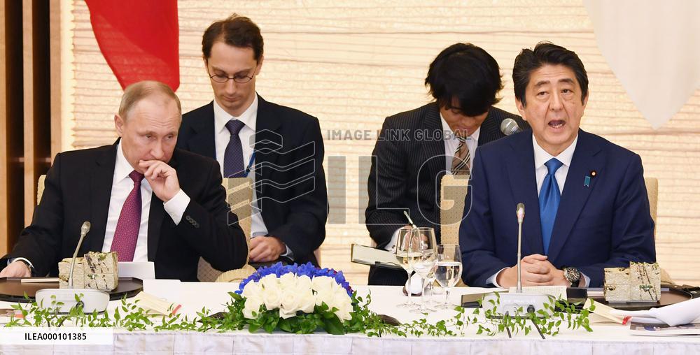 Abe, Putin discuss economic cooperation in 2nd round of talks