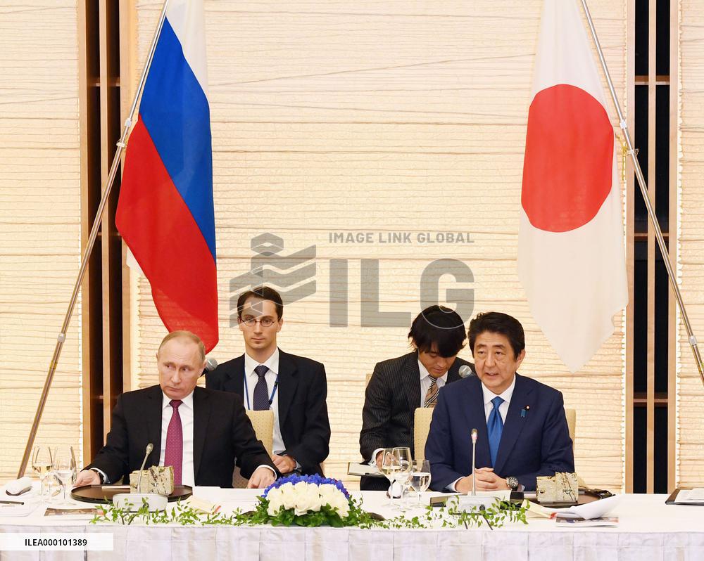 Abe, Putin discuss economic cooperation in 2nd round of talks