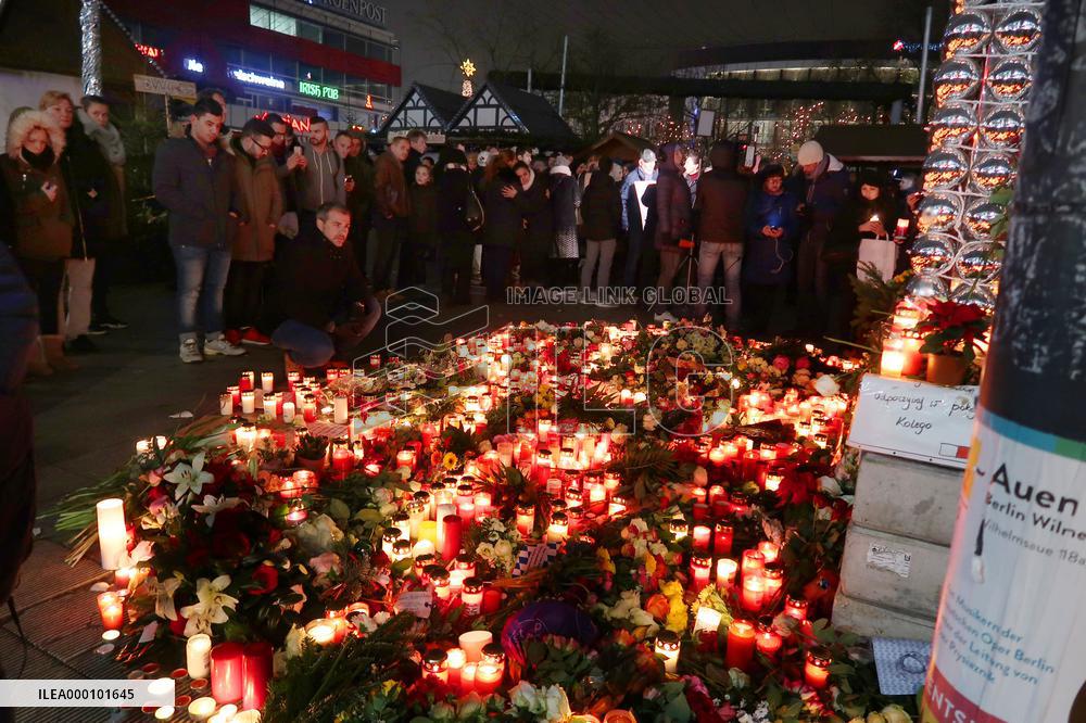 Mourners commemorate victims of truck attack in Berlin