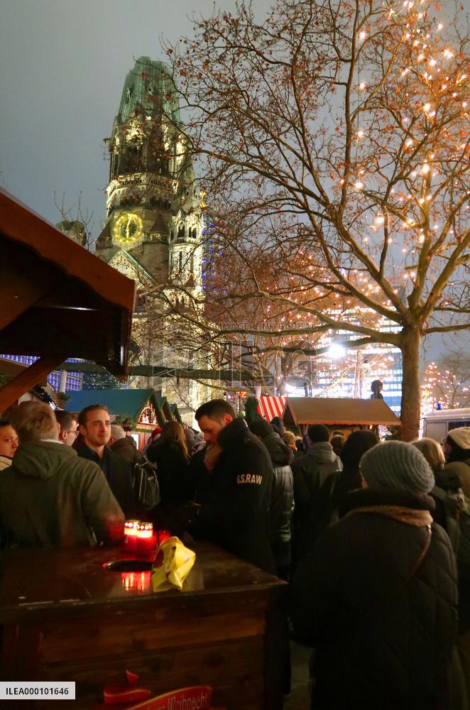 Mourners commemorate victims of truck attack in Berlin