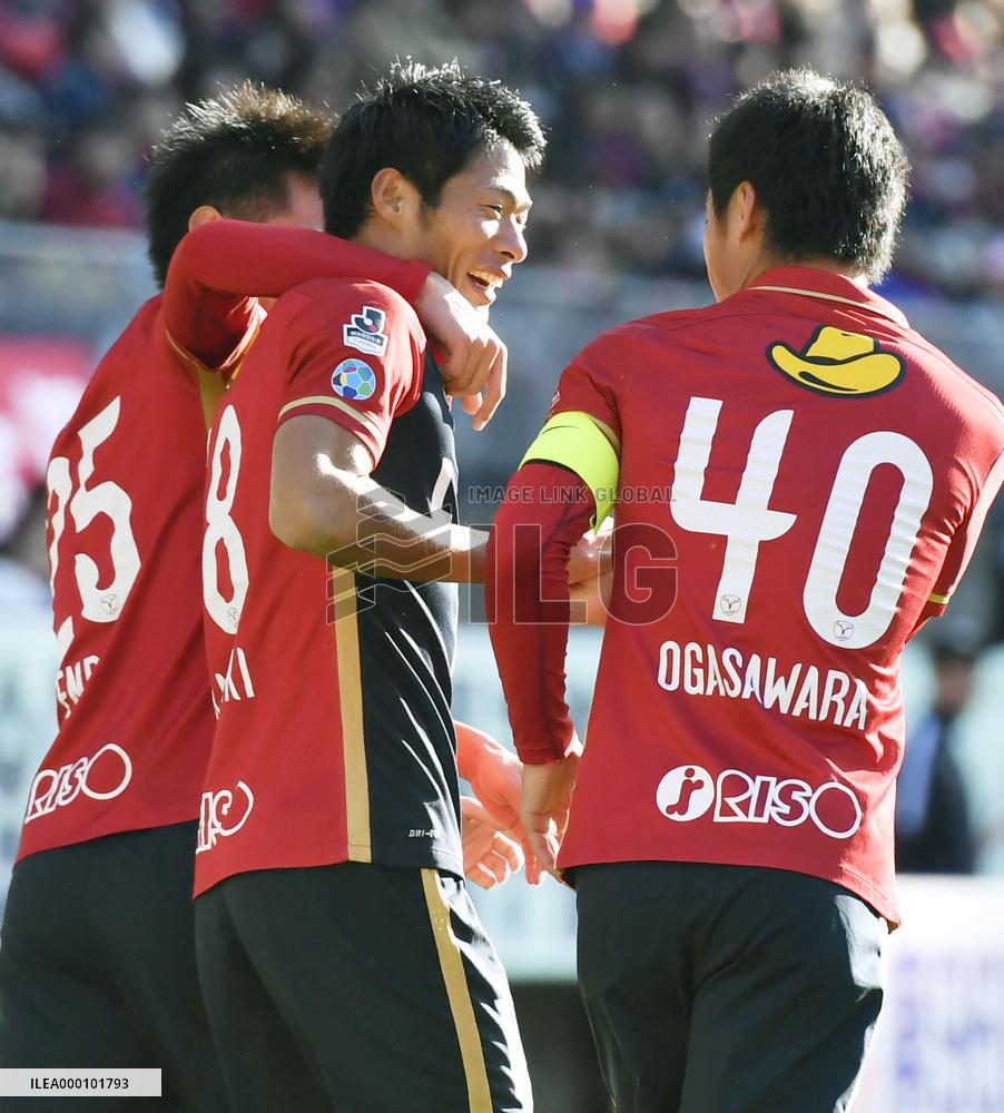 Soccer: Akasaki winner sends Kashima into Emperor's Cup semis