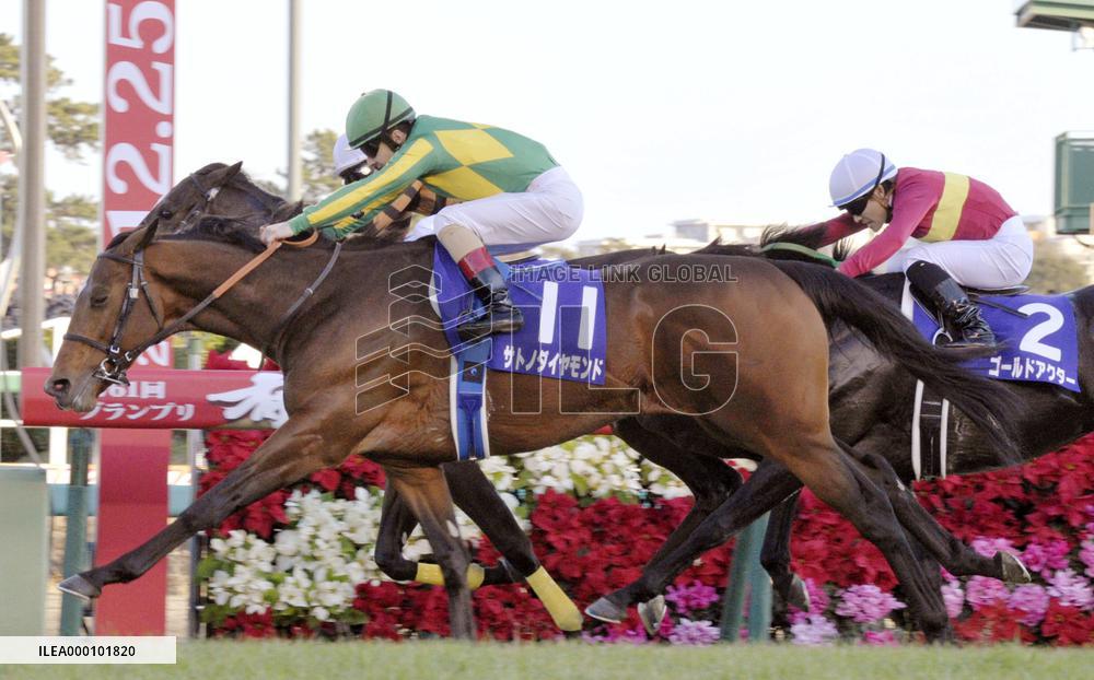 Satono Diamond edges Kitasan Black in Arima Kinen