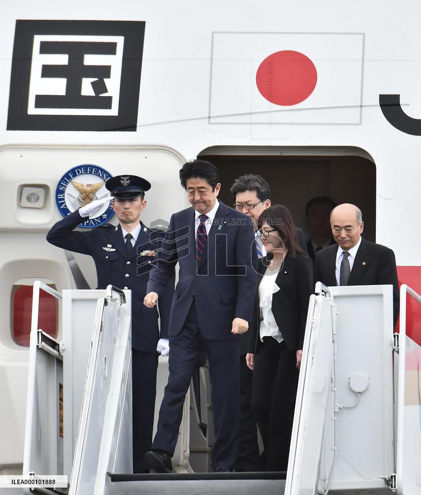 Abe arrives in Honolulu for Pearl Harbor visit