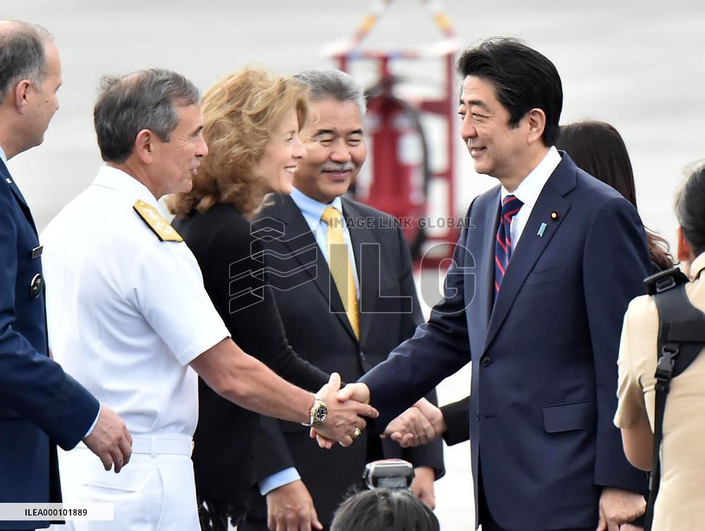 Abe arrives in Honolulu for Pearl Harbor visit