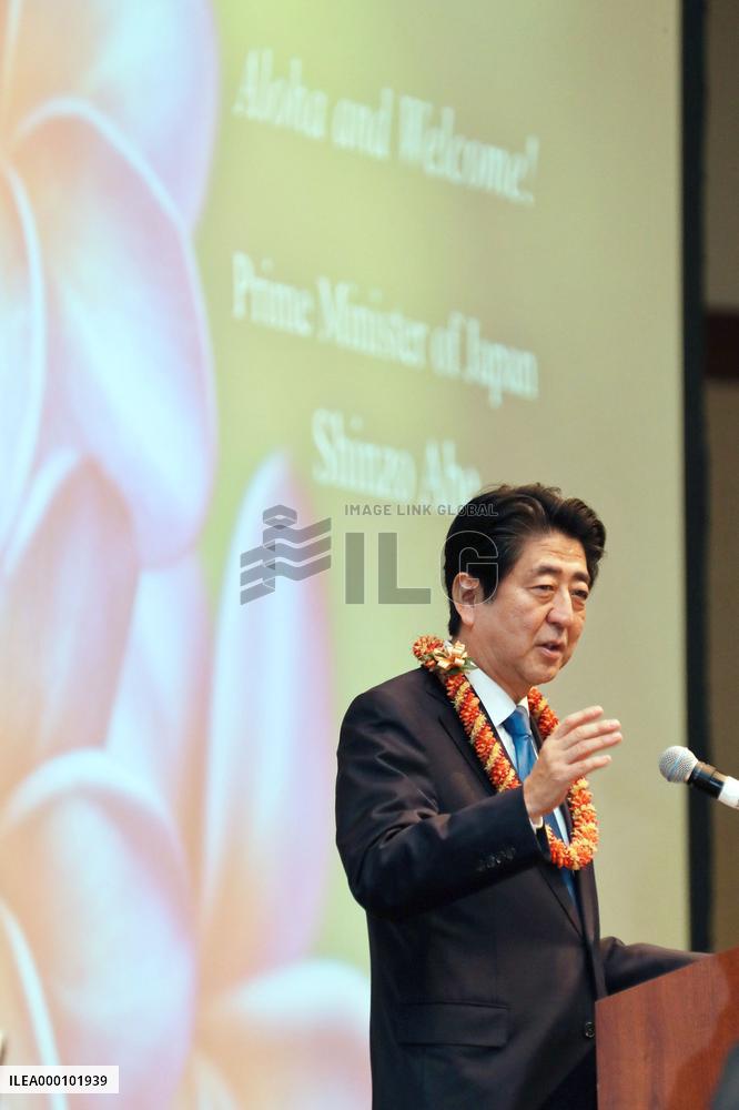 Abe meets with Hawaii's Japanese-American community