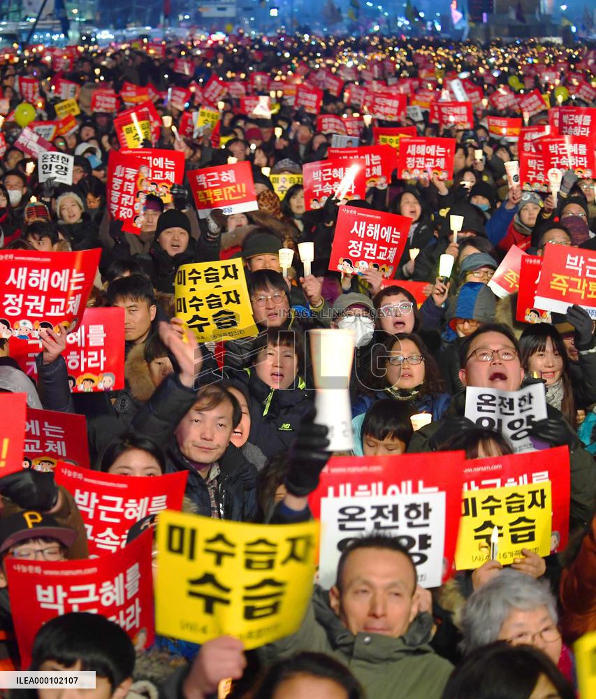 Opponents of South Korean president rally
