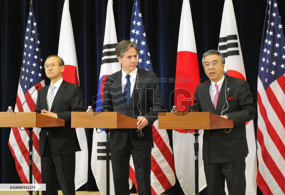 Japan, U.S., S. Korea affirm "unshakable" unity over N. Korea