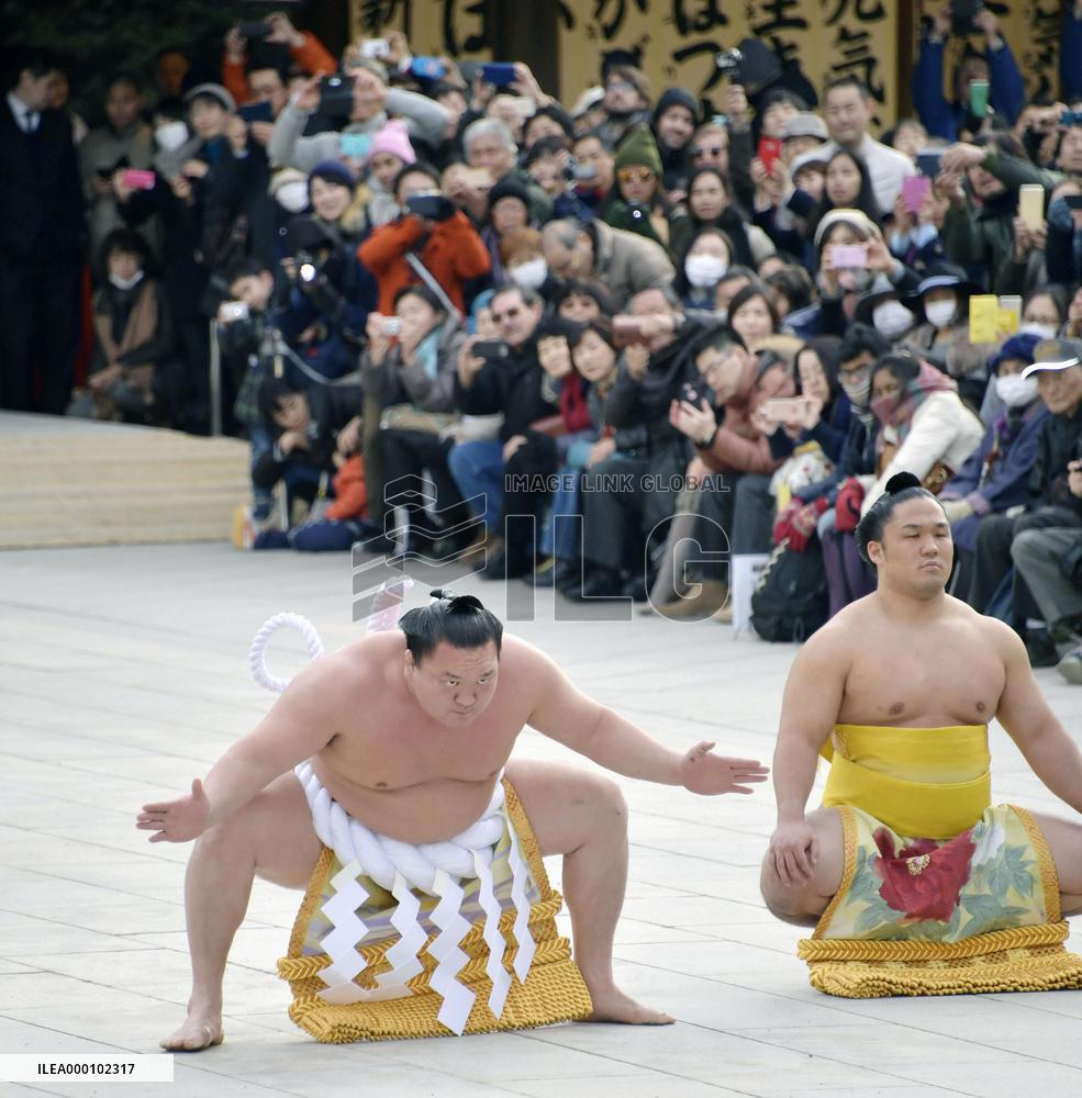 Sumo: Hakuho performs ring-entering ritual ahead of New Year meet