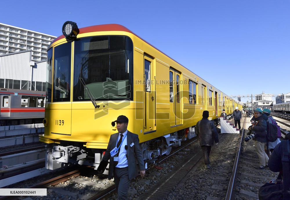 Retro subway car unveiled