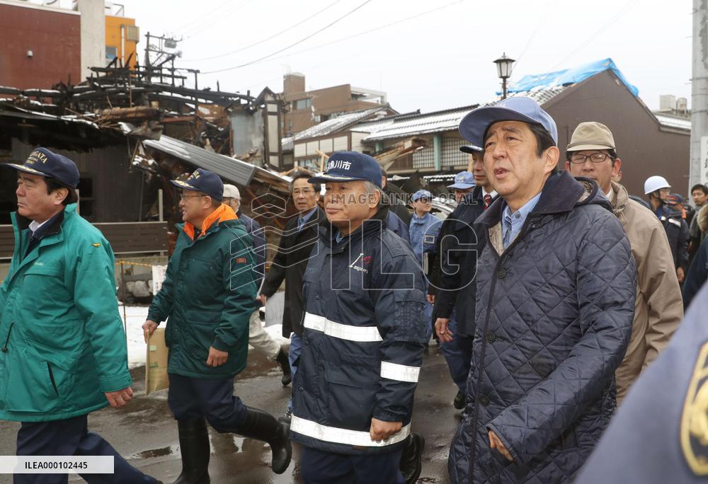 Abe visits blaze-hit Sea of Japan coastal city