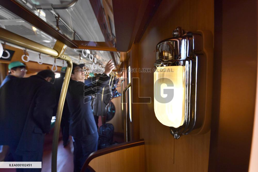 Retro subway car unveiled
