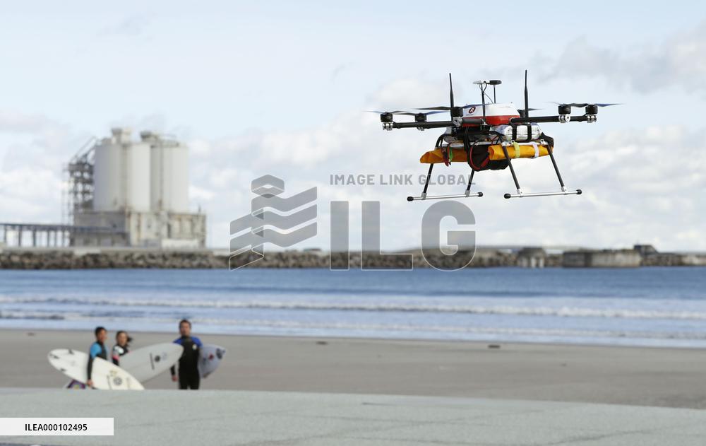 Drone delivers soup to surfers in test flight