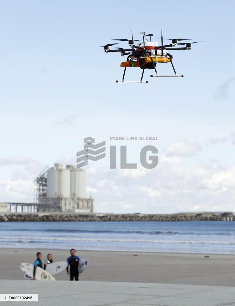 Drone delivers soup to surfers in test flight