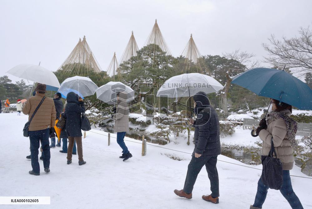 Heavy snow hits Japan, coldest day this winter in much of country