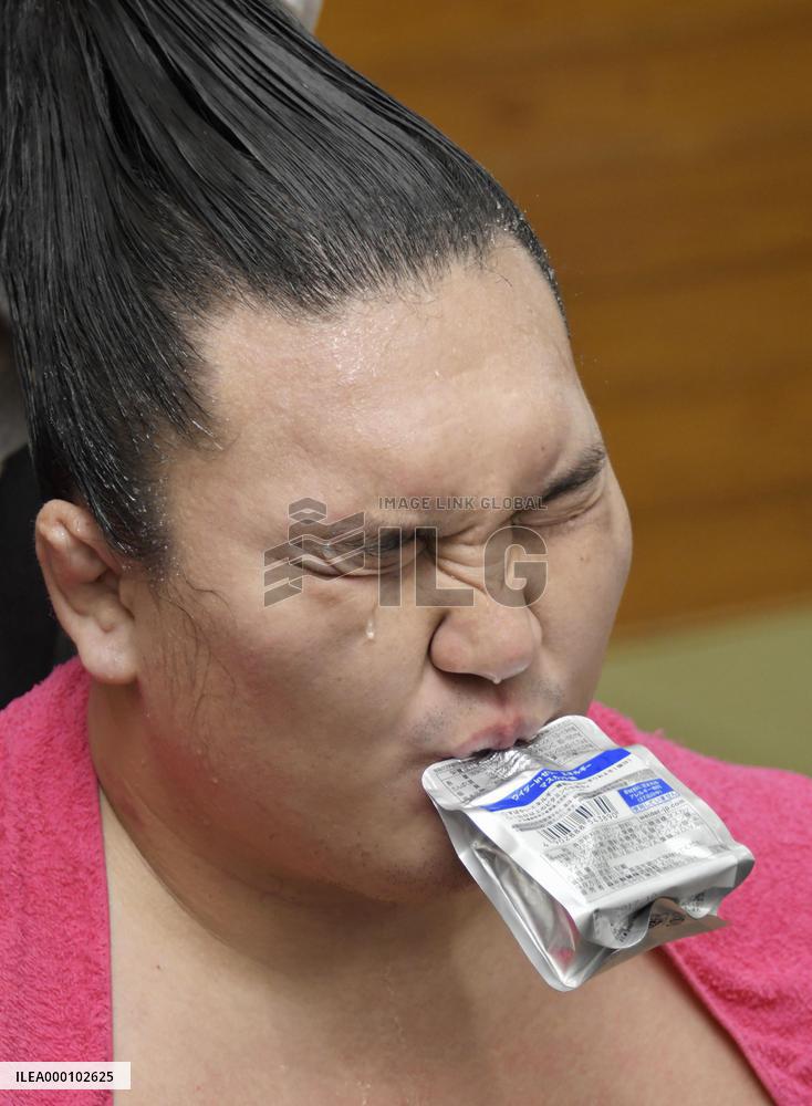 Sumo: Hakuho shocker leaves Kisenosato alone at the top