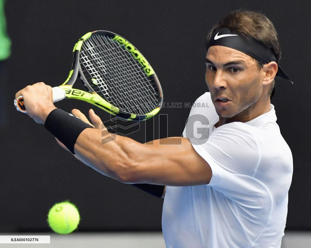 Tennis: Nadal breezes into Australian Open 2nd round